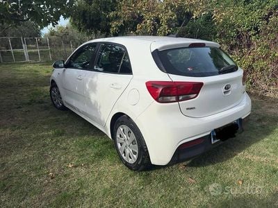 Usata Kia Rio 90 CV (66 kW) 2018 Bianco Berlina