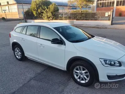 Usata Volvo V60 CC 190 CV (139 kW) 2017 Bianco Station wagon
