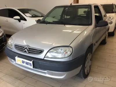 Usado Citroën Saxo 60 CV (44 kW) 2002 Gris Utilitario