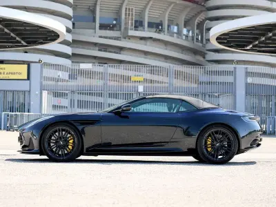 Usata Aston Martin DB12 680 CV (500 kW) 2025 Cabrio