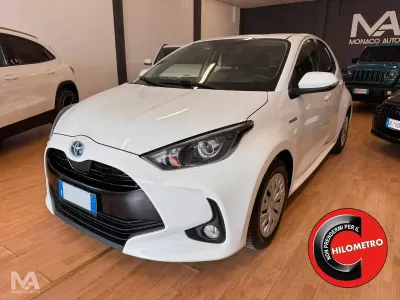 Usata Toyota Yaris Hybrid Business Edition 92 CV (67 kW) 2021 Bianco Berlina