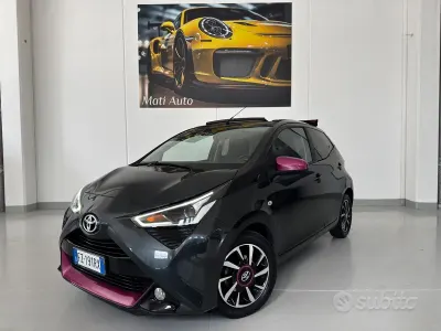 Begagnad Toyota Aygo Connect Style 72 HK (52 kW) 2020 Grå Halvkombi