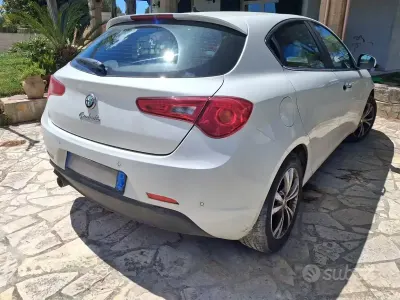 Usata Alfa Romeo Giulietta Distinctive 105 CV (77 kW) 2013 Utilitaria