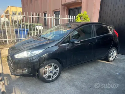 Usata Ford Fiesta Titanium 82 CV (60 kW) 2017 Nero Utilitaria