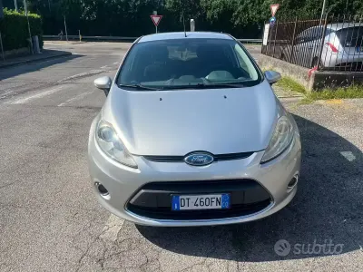 Begagnad Ford Fiesta Titanium 90 HK (66 kW) 2008 Grå Halvkombi
