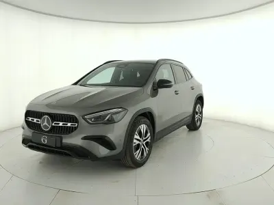 Nuova Mercedes GLA200 149 CV (109 kW) 2026 Grigio SUV