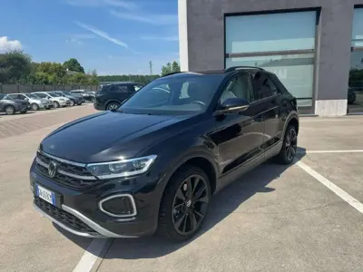 Usata VW T-Roc Style 150 CV (110 kW) 2023 Nero SUV