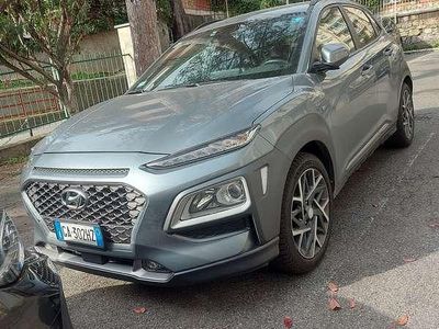 Käytetty Hyundai Kona XPrime 105 HP (77 kW) 2020 Hopea Katumaasturi