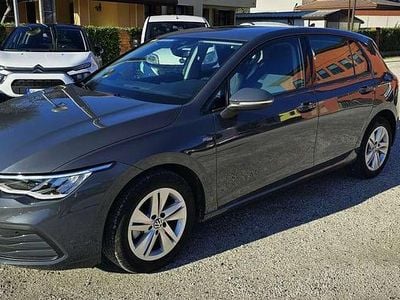 Usata VW Golf VIII Life 110 CV (80 kW) 2023 Grigio Berlina