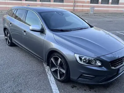 Usata Volvo V60 R-Design Momentum 150 CV (110 kW) 2017 Grigio Station wagon
