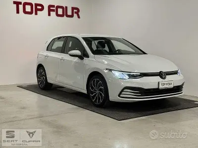 Usata VW Golf VIII Life 131 CV (96 kW) 2023 Bianco Berlina