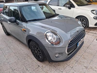 Begagnad Mini ONE Business 95 HK (69 kW) 2016 Grå Halvkombi
