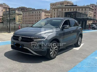 Usata VW T-Roc Life 116 CV (85 kW) 2024 Grigio SUV