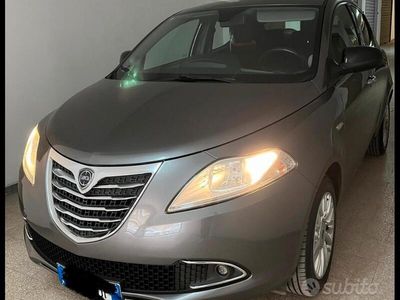 usata Lancia Ypsilon Ypsilon 1.2 69 CV 5 porte Gold