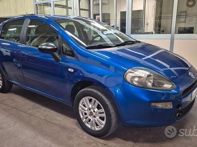 Usata Fiat Punto Lounge 70 CV (51 kW) 2014 Blu Utilitaria