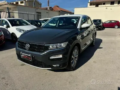 Usata VW T-Roc Style 150 CV (110 kW) 2018 Giallo SUV