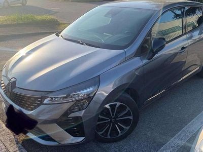 Usata Renault Clio V Techno 101 CV (74 kW) 2023 Grigio Berlina