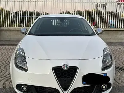Usata Alfa Romeo Giulietta Super 120 CV (88 kW) 2019 Bianco Utilitaria