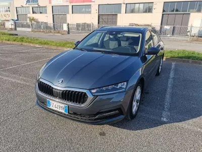 Usata Skoda Octavia Style 150 CV (110 kW) 2020 Grigio Station wagon