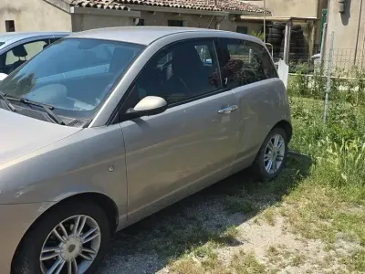 Usata Lancia Ypsilon 90 CV (66 kW) 2007 Marrone Utilitaria