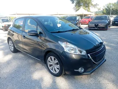 Usata Peugeot 208 Active 82 CV (60 kW) 2014 Grigio Utilitaria