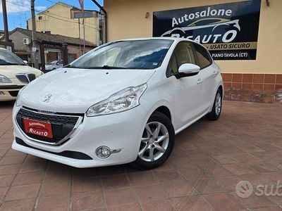 Usata Peugeot 208 Allure 82 CV (60 kW) 2013 Bianco Utilitaria