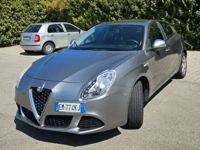 Usata Alfa Romeo Giulietta Exclusive 170 CV (125 kW) 2012 Grigio Utilitaria
