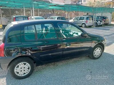 Usata Renault Clio 58 CV (42 kW) 1998 Nero Utilitaria