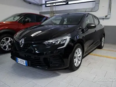 Usado Renault Clio V Life 91 HP (66 kW) 2022 Preto Sedan