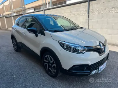 Usata Renault Captur Intens 90 CV (66 kW) 2017 Beige SUV