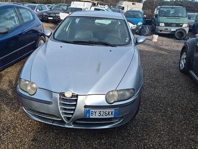 Grigio Usata 2002 Alfa Romeo 147 Progression Utilitaria | 600 € (Ottimo prezzo)