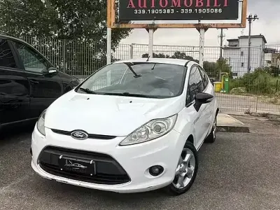 Usata Ford Fiesta Titanium 68 CV (50 kW) 2011 Bianco Berlina