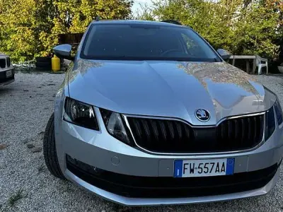 Usata Skoda Octavia Executive 150 CV (110 kW) 2019 Argento Station wagon