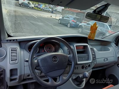 Usata Opel Vivaro 114 CV (83 kW) 2012 Nero Monovolume