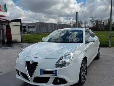 Usata Alfa Romeo Giulietta Exclusive 105 CV (77 kW) 2013 Bianco Utilitaria