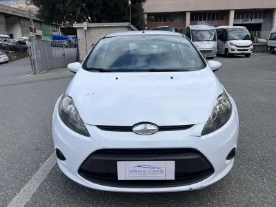 Usado Ford Fiesta 82 HP (60 kW) 2010 Branco Sedan