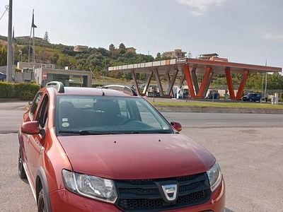Usata Dacia Sandero Stepway 90 CV (66 kW) 2015 Rosso Berlina
