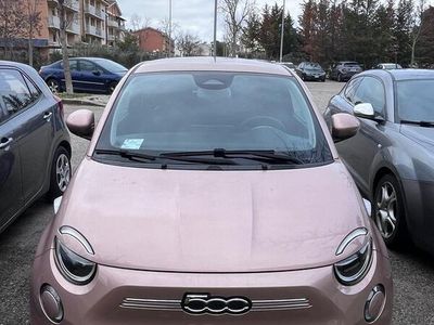 Begagnad Fiat 500e 86 kW (118 HK) 2024 Vit Halvkombi