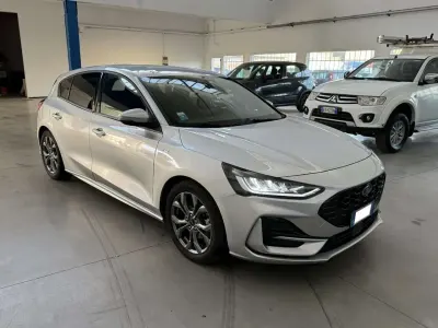 Begagnad Ford Focus ST-Line 116 HK (85 kW) 2024 Silver Sedan