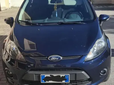 Usata Ford Fiesta 71 CV (52 kW) 2011 Blu Berlina