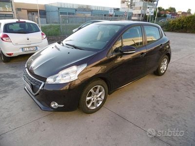 Usata Peugeot 208 Active 68 CV (50 kW) 2013 Bordeaux(met.) Utilitaria