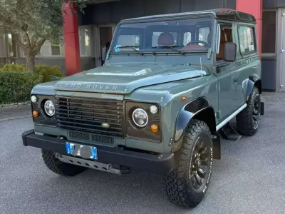 Usata Land Rover Defender 122 CV (89 kW) 2009 Verde SUV