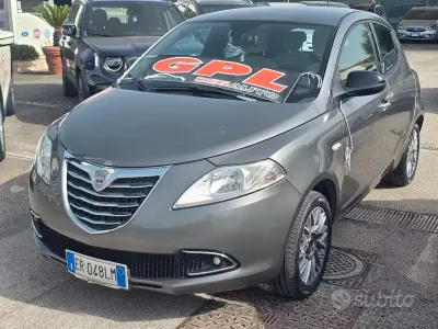 Usata Lancia Ypsilon Gold 69 CV (50 kW) 2014 Grigio Utilitaria