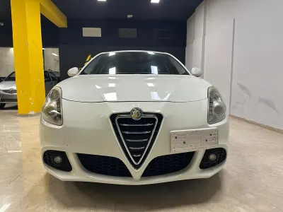Usata Alfa Romeo Giulietta Distinctive 105 CV (77 kW) 2010 Bianco Utilitaria