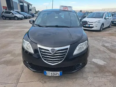 Usata Lancia Ypsilon 69 CV (50 kW) 2014 Nero Utilitaria