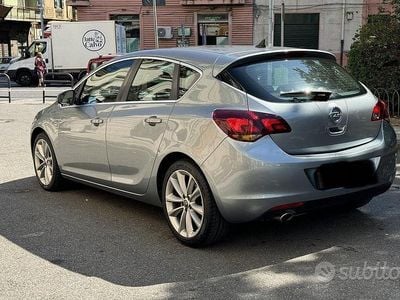 Usata Opel Astra 140 CV (102 kW) 2010 Grigio Berlina