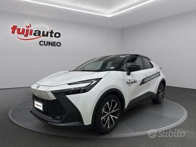 Usata Toyota C-HR Trend 190 CV (139 kW) 2024 Platinum pearl white & black SUV