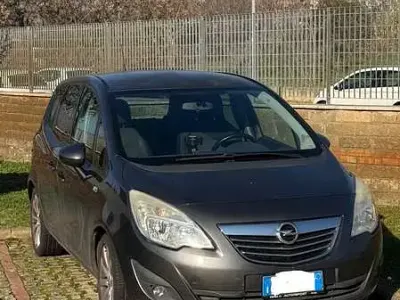 Usata Opel Meriva Cosmo 101 CV (74 kW) 2011 Grigio Monovolume