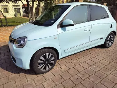 Usata Renault Twingo Techno 30 kW (42 CV) 2022 Blu/azzurro Utilitaria