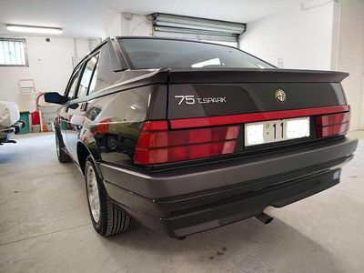Usata Alfa Romeo 75 148 CV (108 kW) 1991 Nero Berlina